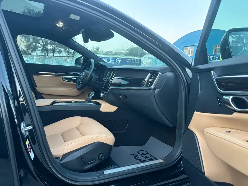 Volvo S90 — миниатюра 10