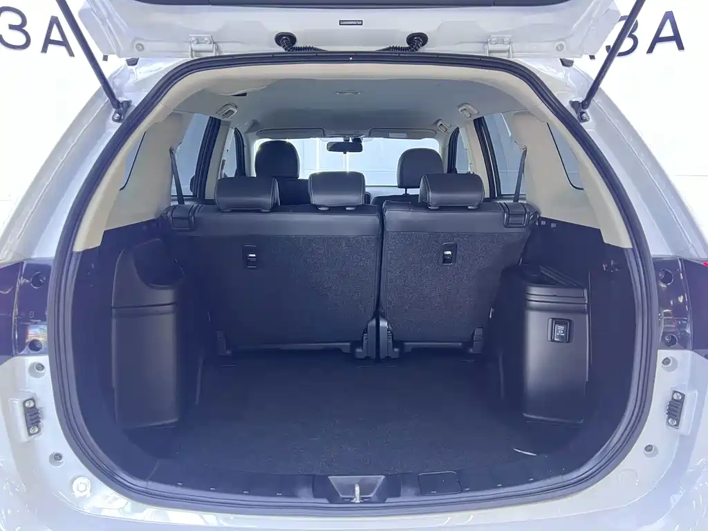 Mitsubishi Outlander — миниатюра 13