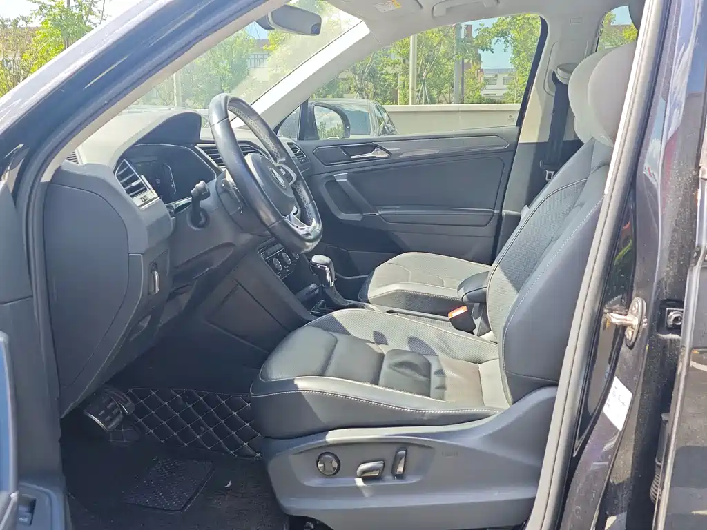 Volkswagen Tiguan L L 2021 330TSI AT R-Line