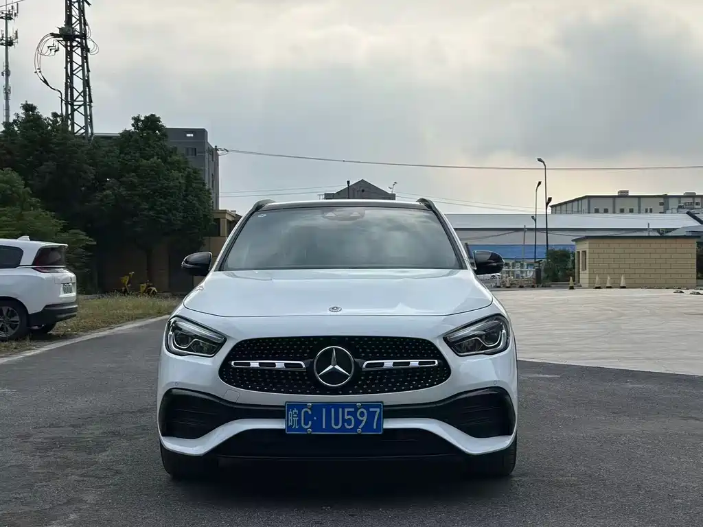 MERCEDES-BENZ GLA