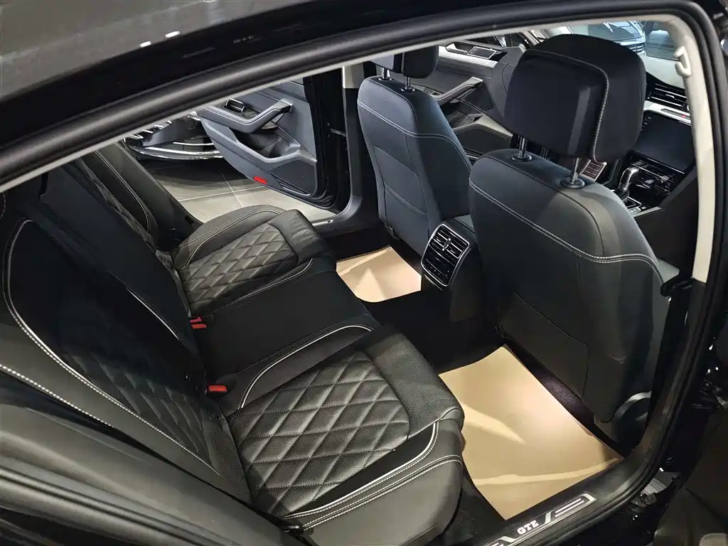 VOLKSWAGEN MAGOTAN GTE PLUG IN HYBRID