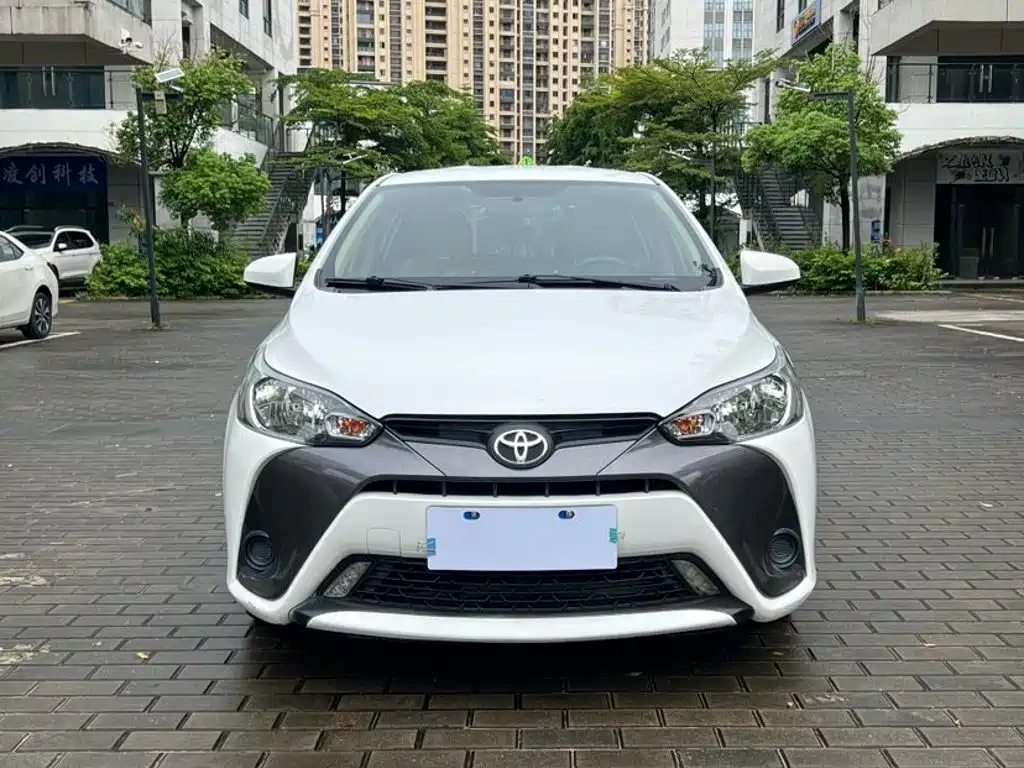 Toyota Yaris L — миниатюра 2