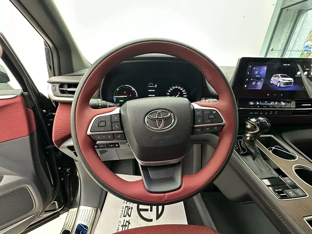 Toyota Sienna — миниатюра 10