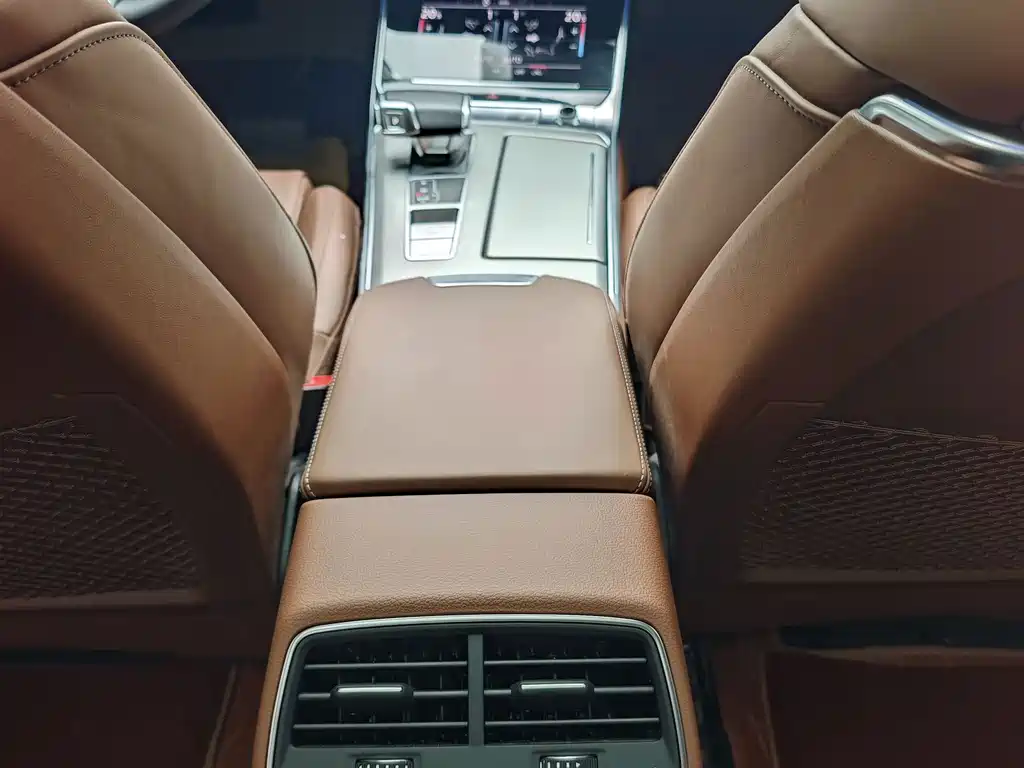 Audi A6L — миниатюра 10