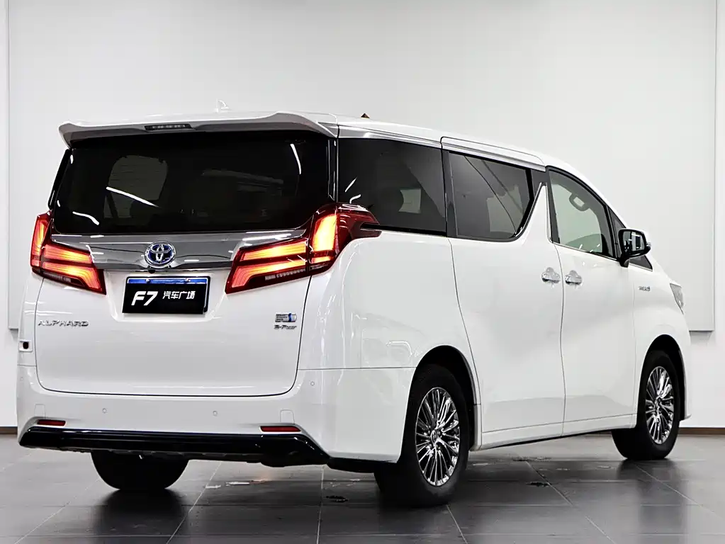 Toyota Alphard — миниатюра 6