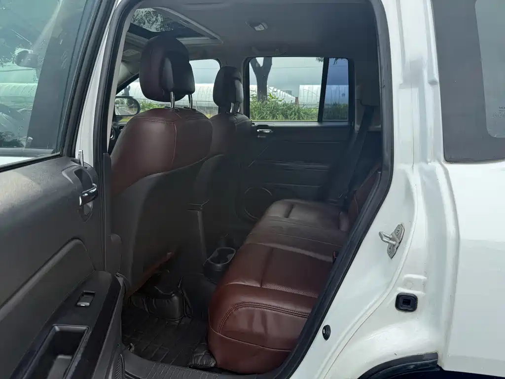 Jeep Compass (Import) — миниатюра 5