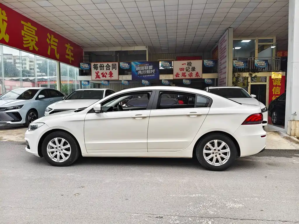 Qoros Qoros 3 — миниатюра 10