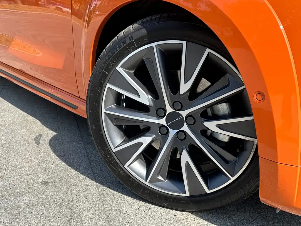 LYNK & CO. 02 HATCHBACK