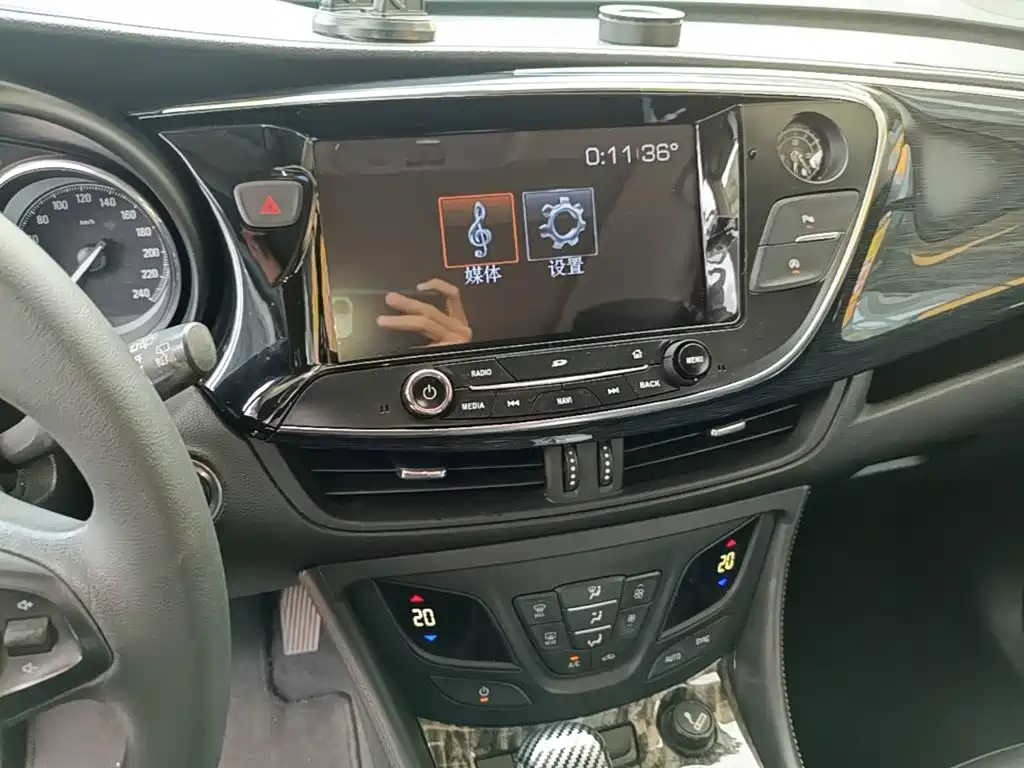 Buick Envision Plus — миниатюра 13