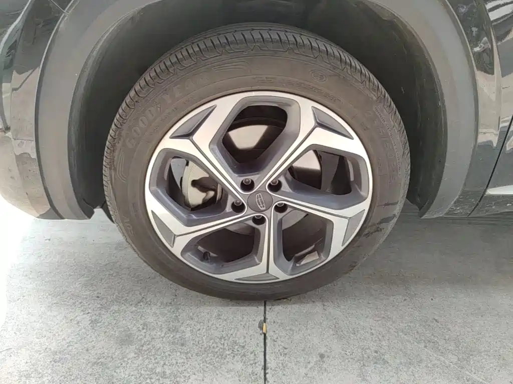 Geely Xingyue L — миниатюра 23
