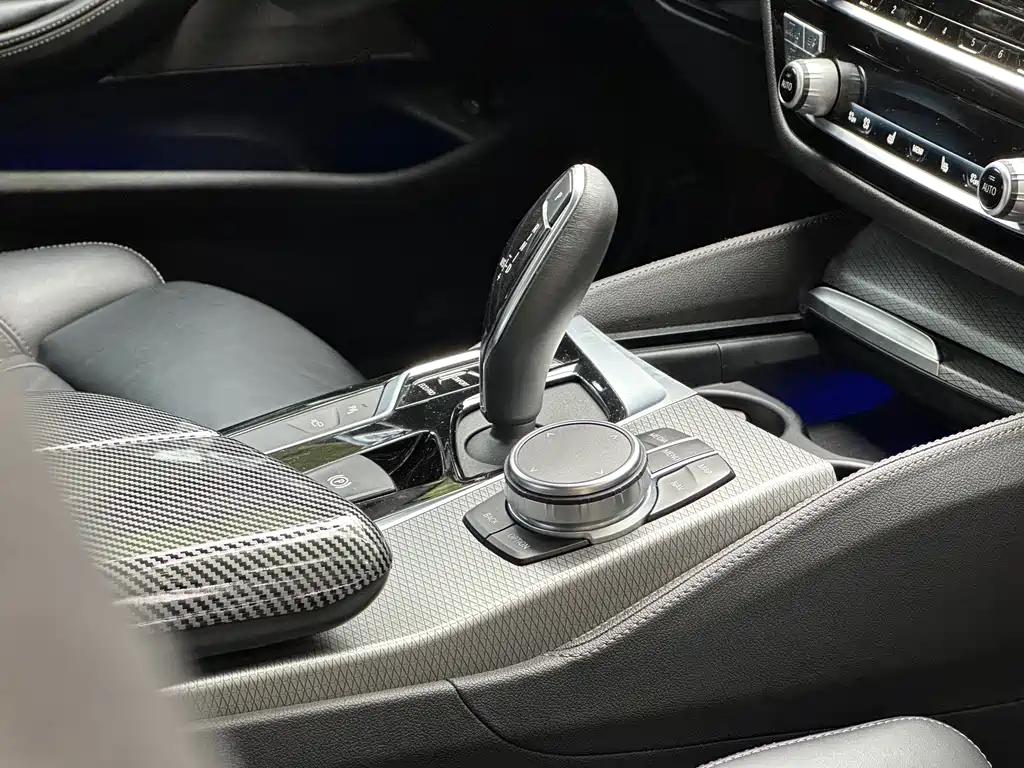 BMW 5 Series (Import) — миниатюра 18