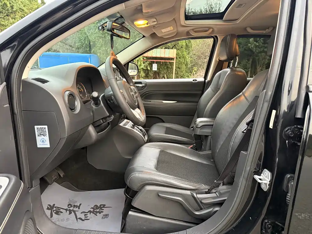 Jeep Compass (Import) — миниатюра 7