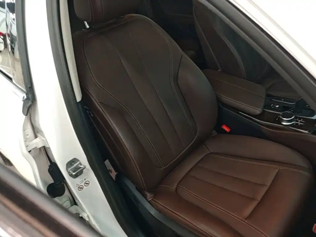 BMW 5 Series — миниатюра 25