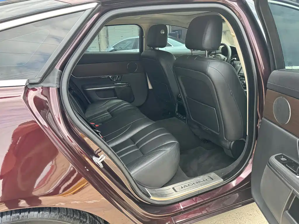 Jaguar XJ — миниатюра 8