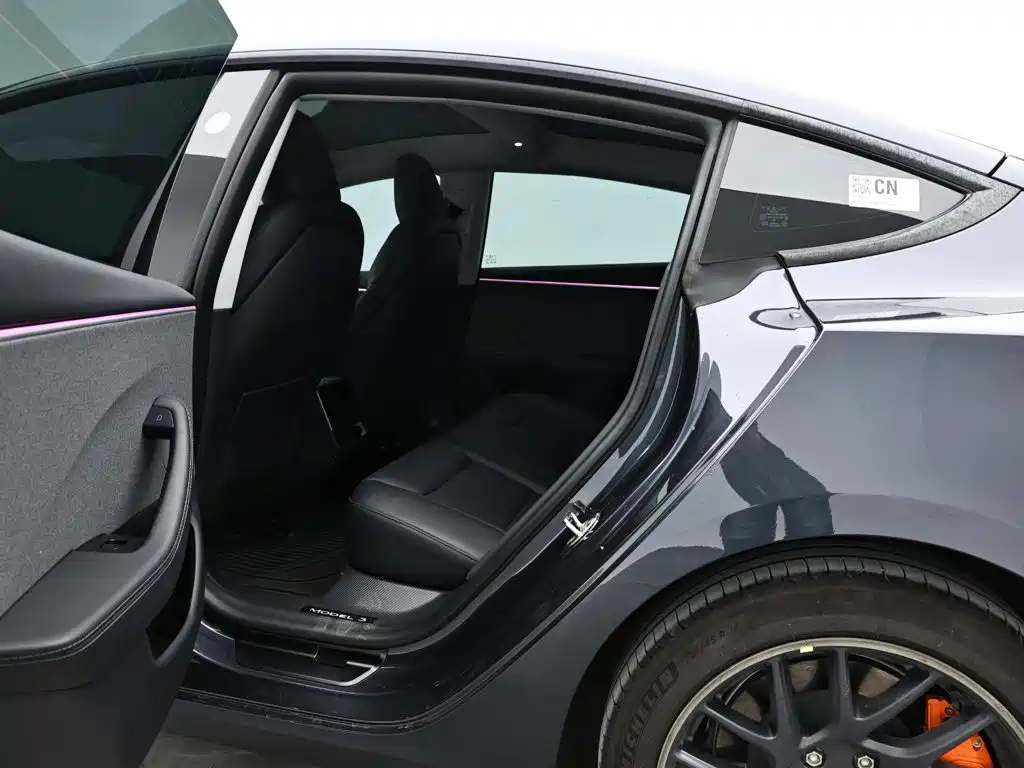 Tesla Model 3 — миниатюра 15