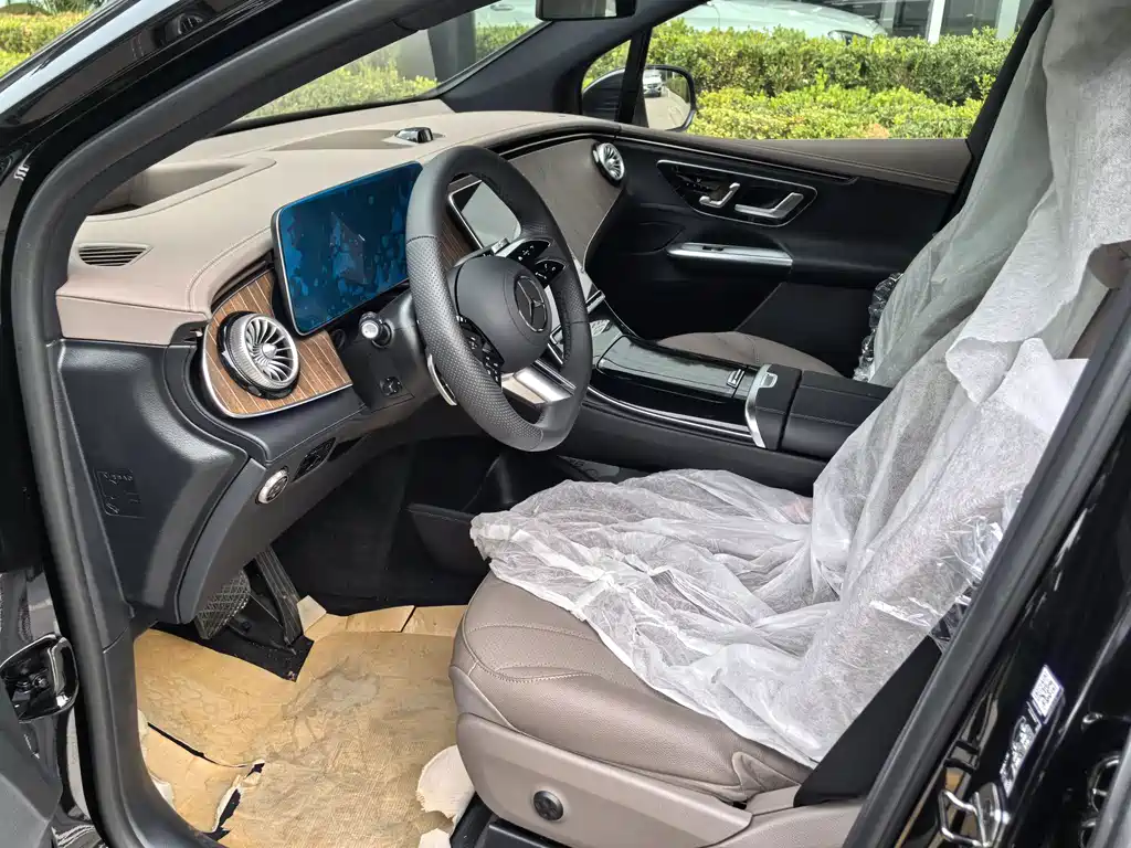 Mercedes-Benz EQE SUV — миниатюра 7