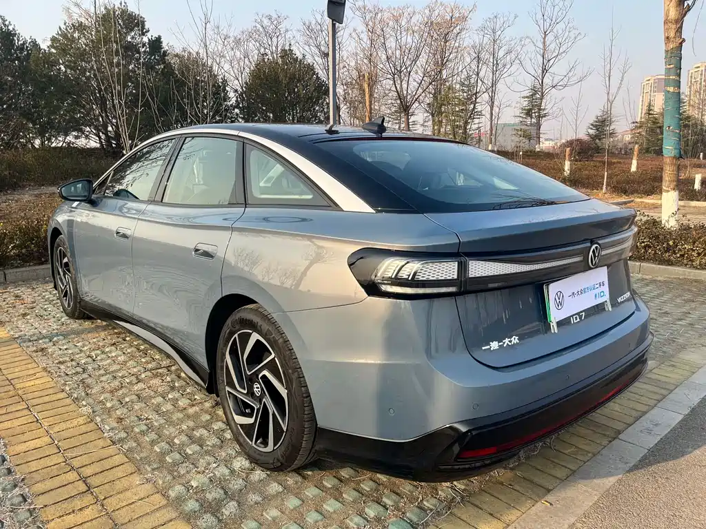 VOLKSWAGEN ID.7 VIZZION