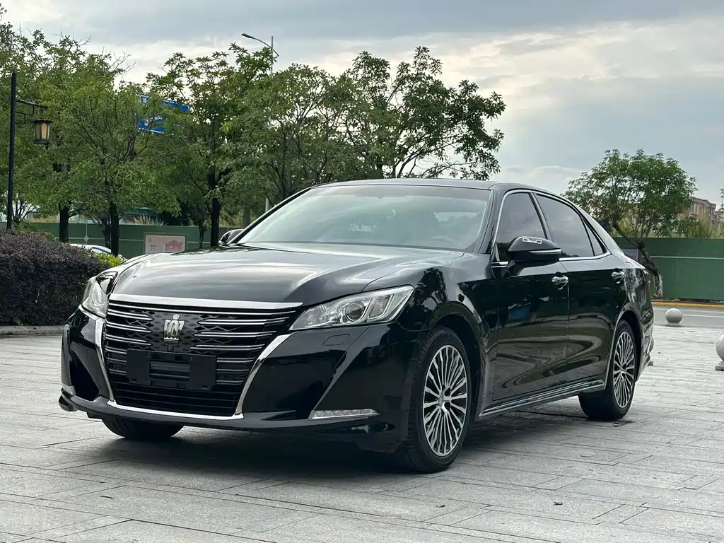 Toyota Crown 2019