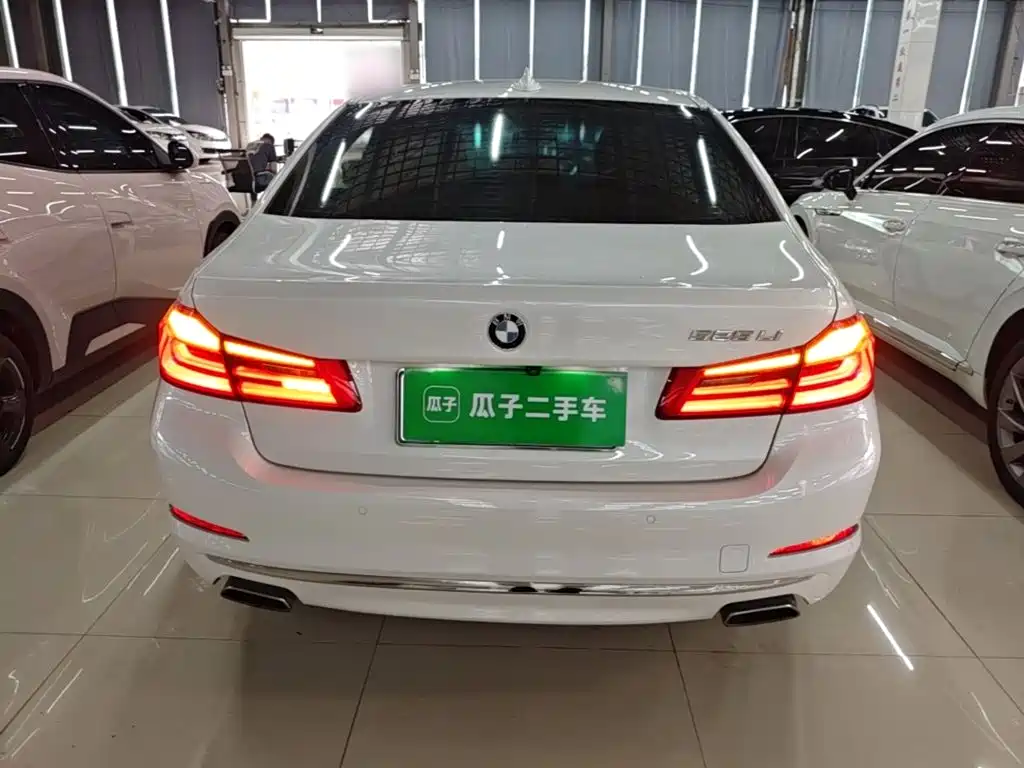 BMW 5 Series — миниатюра 6