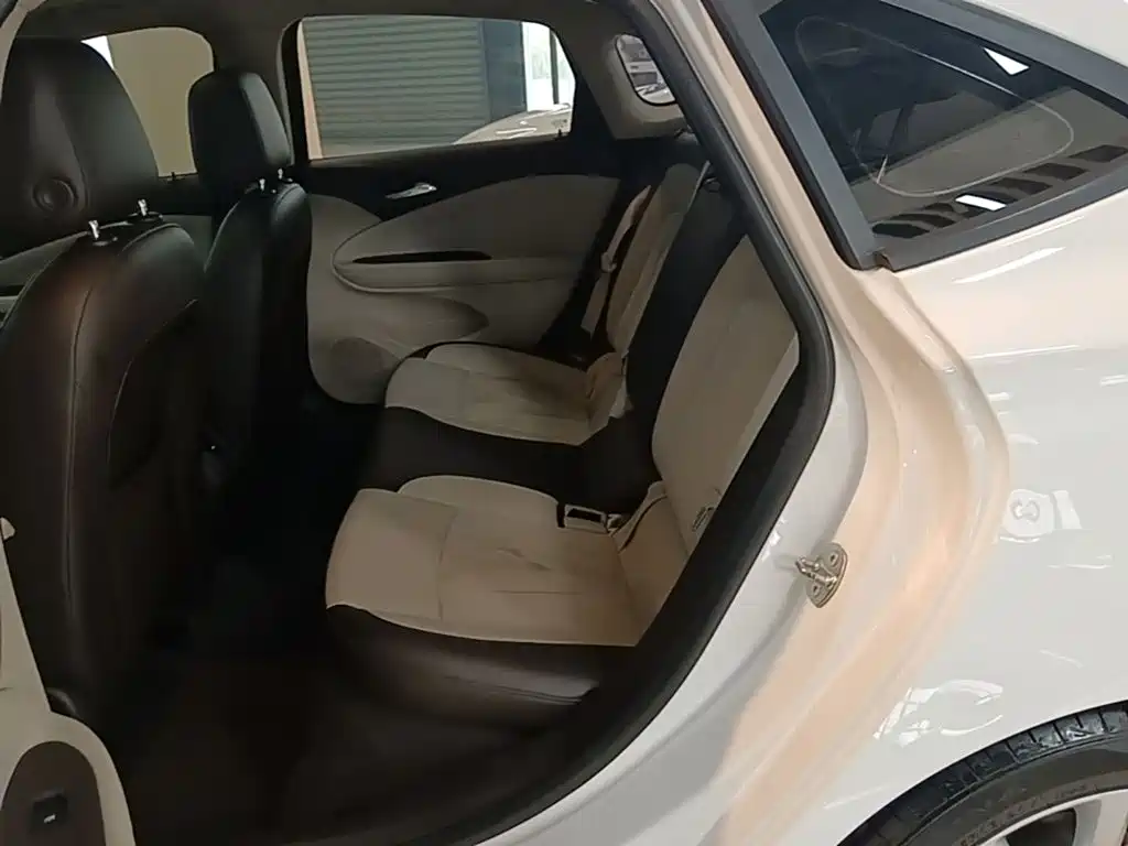 Buick Verano — миниатюра 17
