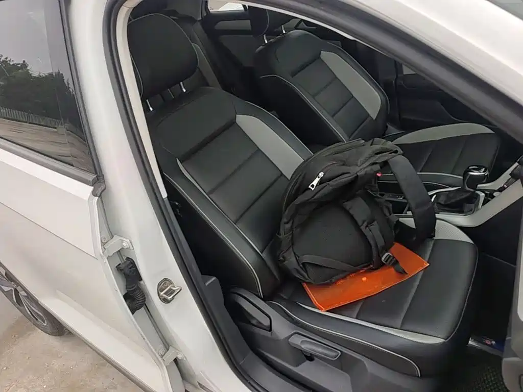 Volkswagen T-Roc — миниатюра 25