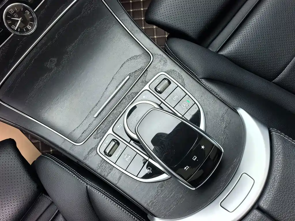 Mercedes-Benz C-Class — миниатюра 12