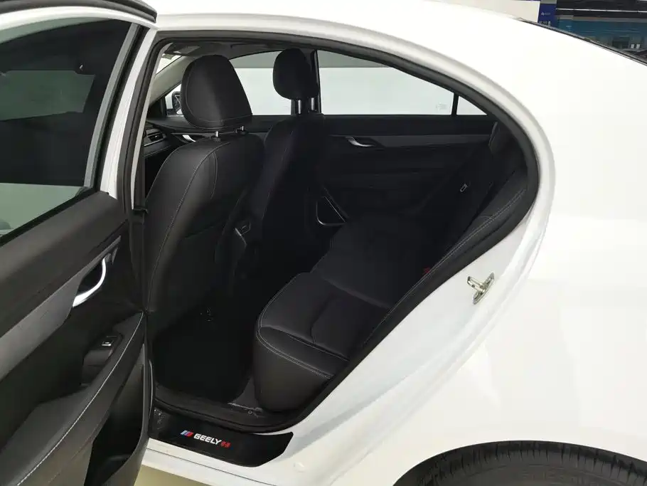 Geely Emgrand — миниатюра 11