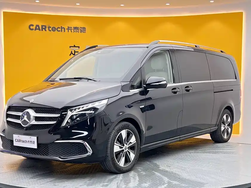 奔驰V级 2022款 V 260 L 长轴距尊贵版 2023