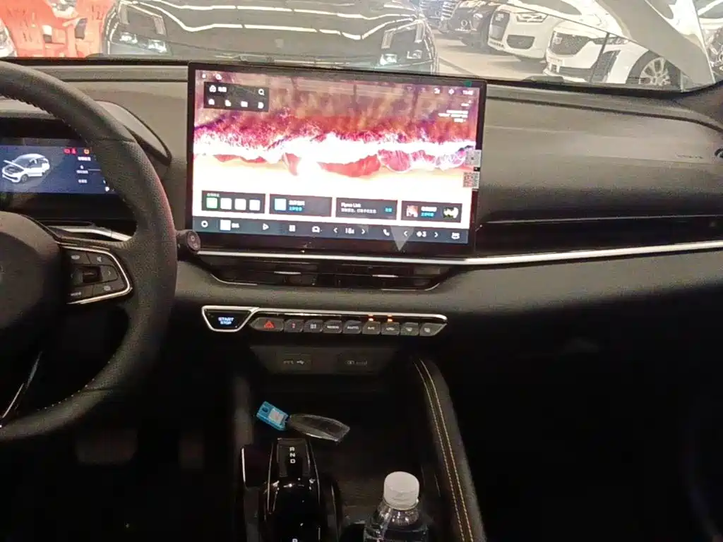 Geely Binyue — миниатюра 13