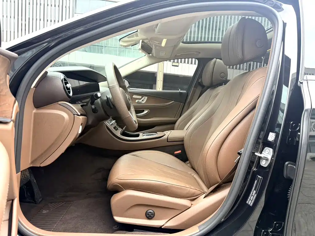 Mercedes-Benz E-Class — миниатюра 5