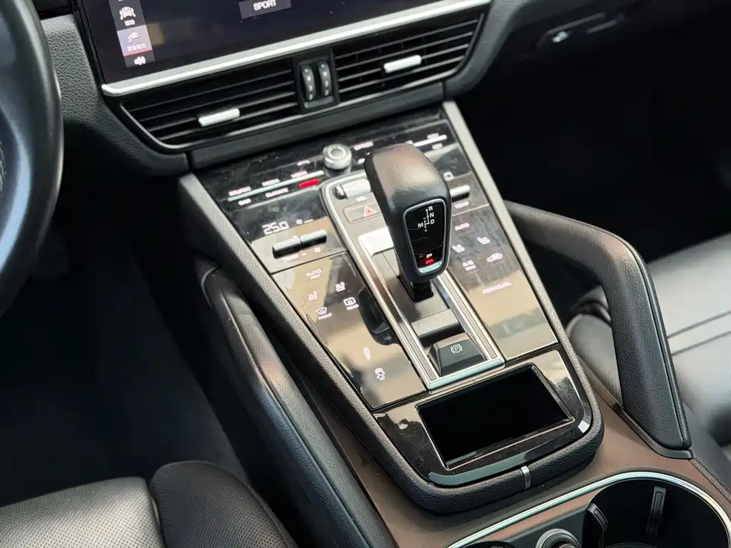 Porsche Cayenne Hybrid — миниатюра 15