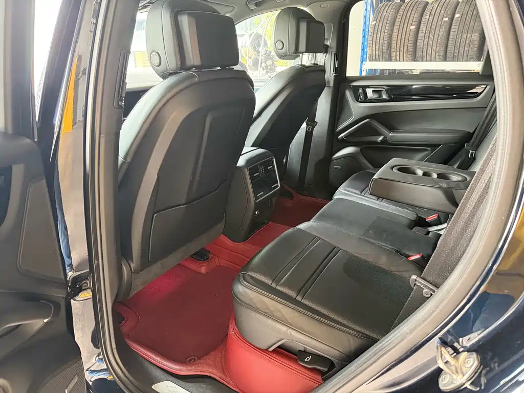 Porsche Cayenne — миниатюра 6