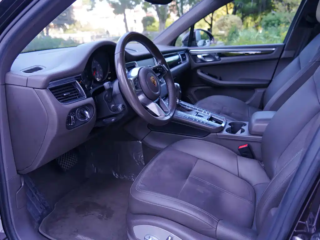 Porsche Macan — миниатюра 7