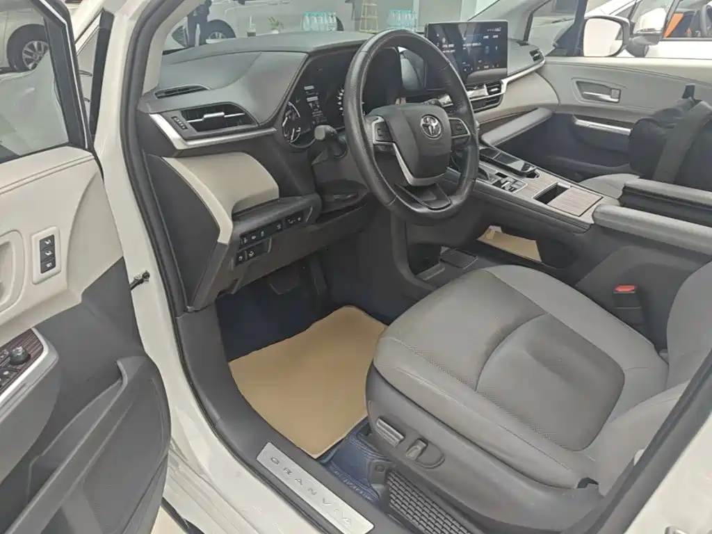 Toyota Granvia — миниатюра 15