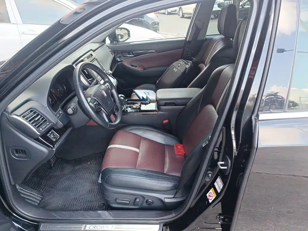 Toyota Crown — миниатюра 15