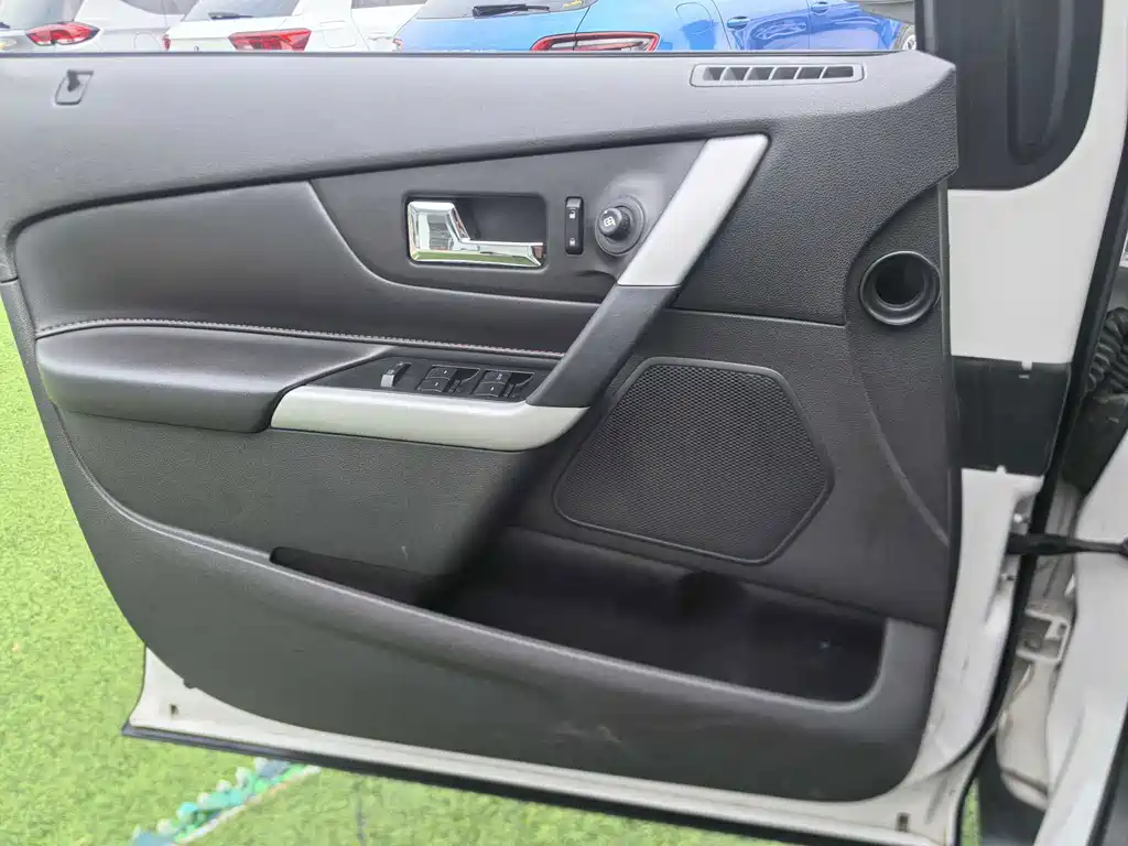 Ford Edge (Import) — миниатюра 14