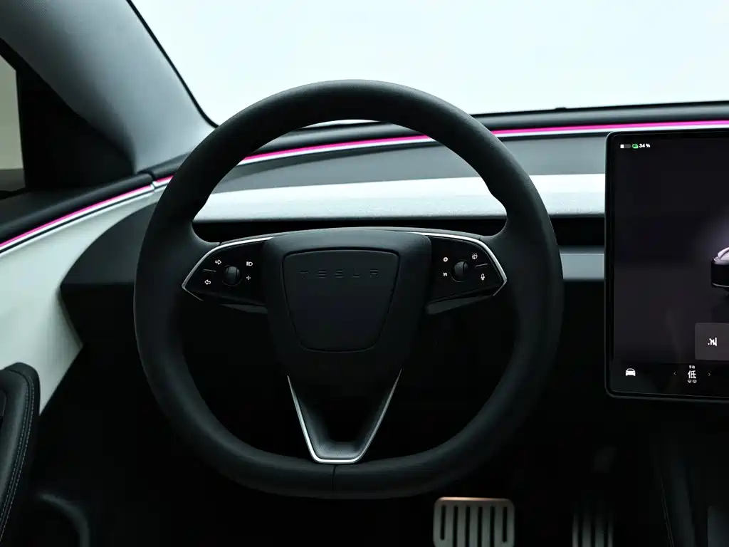 Tesla Model 3 — миниатюра 16