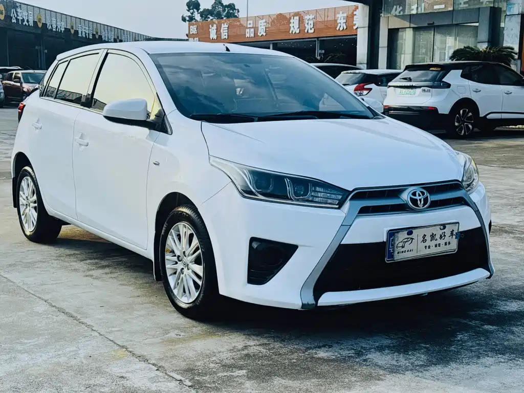 Toyota Yaris L — миниатюра 2