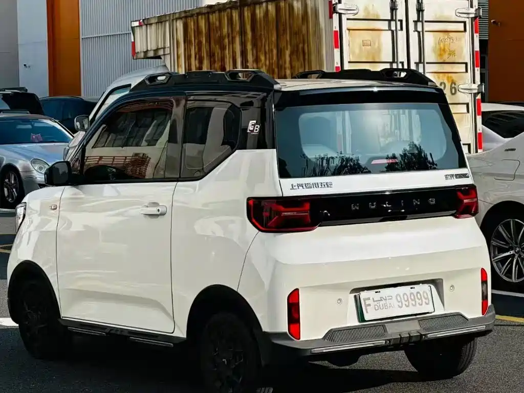 Wuling MINIEV — миниатюра 5