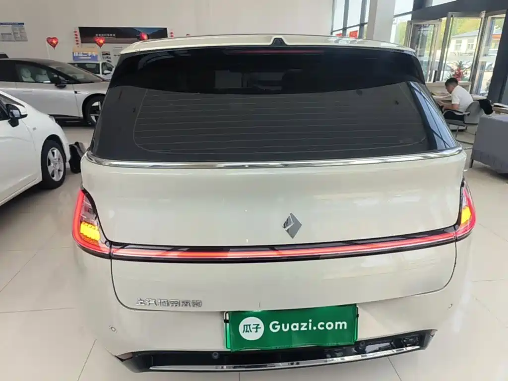 Baojun Yunduo — миниатюра 6