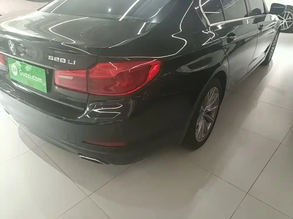BMW 5 Series — миниатюра 8