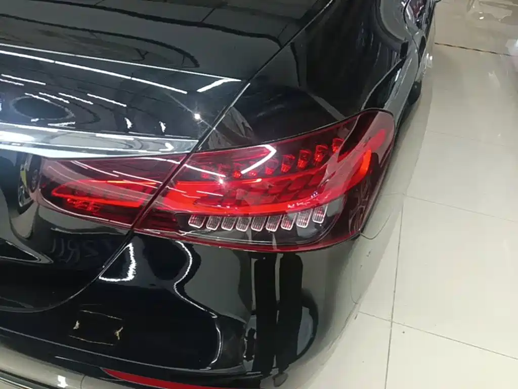 Mercedes-Benz E-Class — миниатюра 8