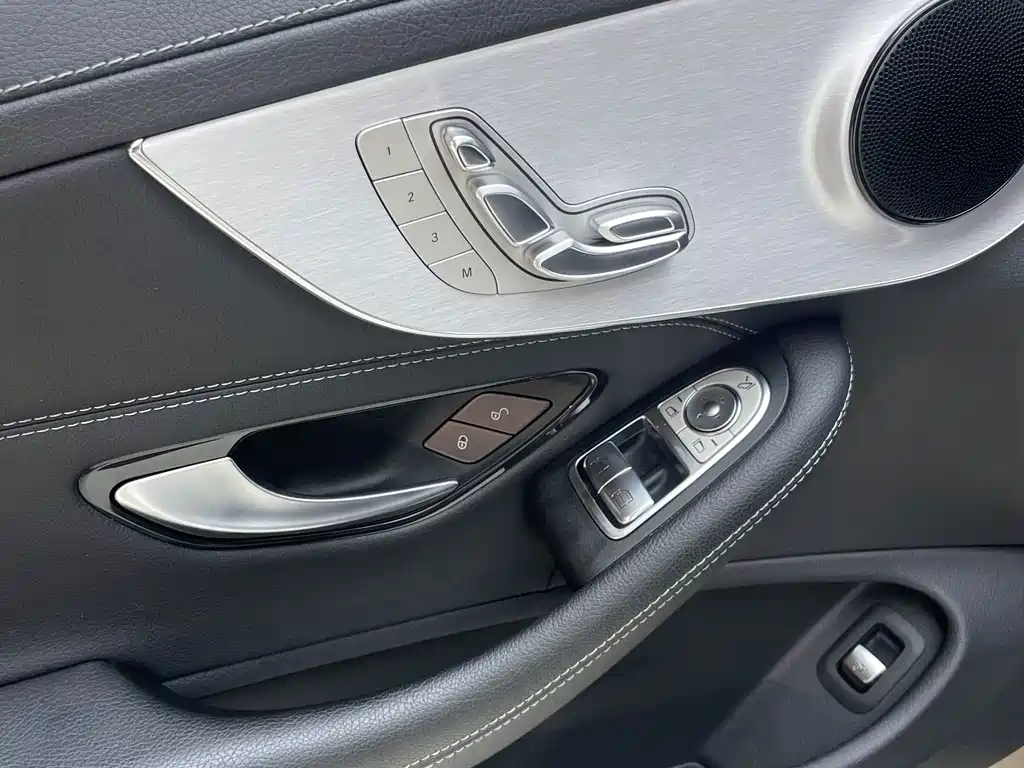 Mercedes-Benz C-Class (Import) — миниатюра 17