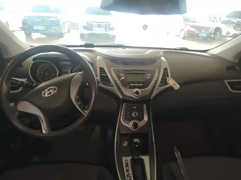 Hyundai Elantra Langdong — миниатюра 10