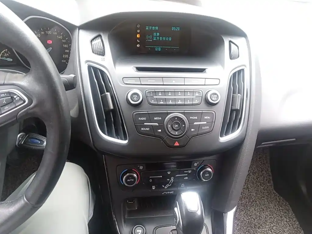 Ford Focus 2015 1.6L AT