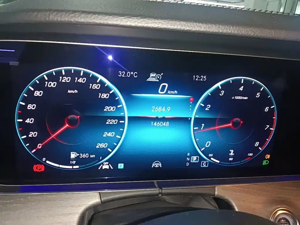 Mercedes-Benz E-Class — миниатюра 12