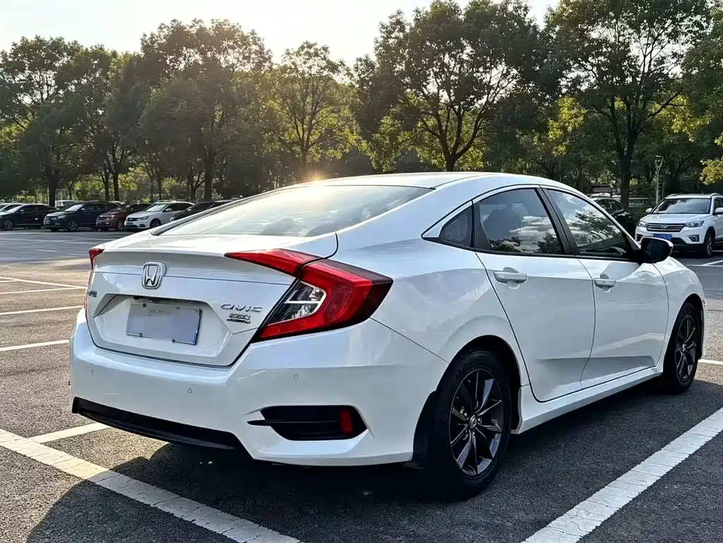 Honda Civic — миниатюра 8
