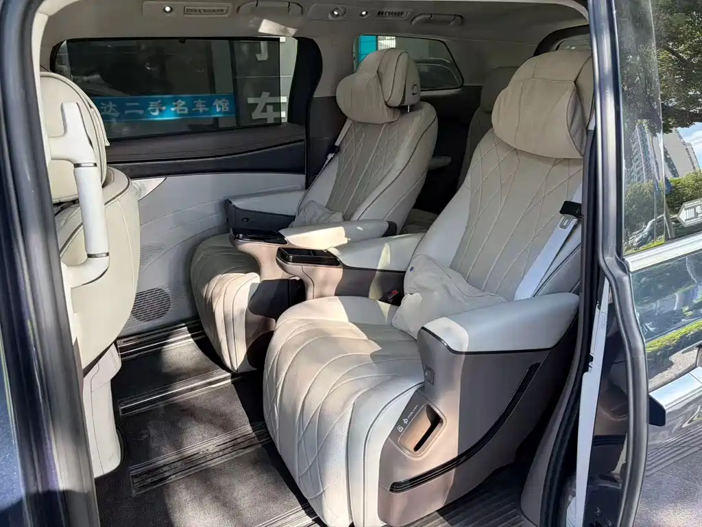 Denza D9 2022 DM-i 1040 Luxury