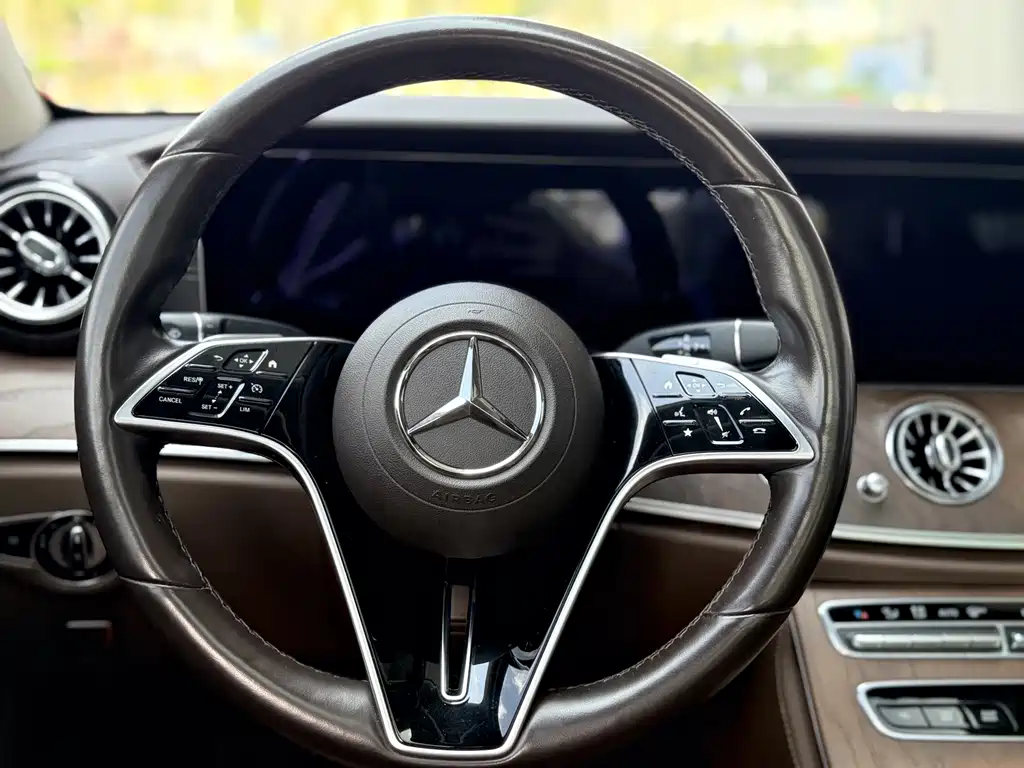 Mercedes-Benz E-Class — миниатюра 19
