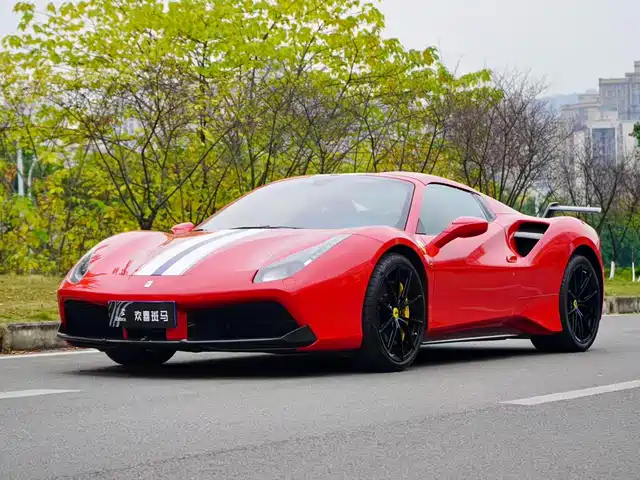FERRARI 488